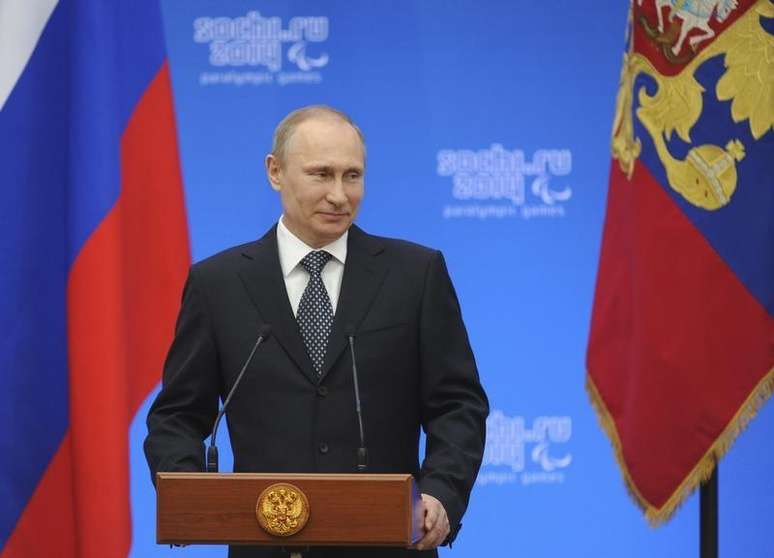 <p>O presidente russo, Vladimir Putin, declarou constru&ccedil;&atilde;o de ponte entre R&uacute;ssia e Crimeia nesta quarta-feira</p>