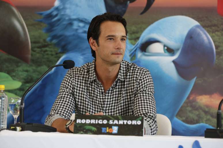 Rodrigo Santoro, Carlinhos Brown e S&eacute;rgio Mendes e o diretor Carlos Saldanha participaram de coletiva da anima&ccedil;&atilde;o 'Rio 2', no Jardim Bot&acirc;nico, no Rio de Janeiro, nesta segunda-feira (17)