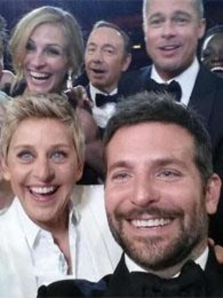 <p>A selfie mais retuitada da história, foi caracterizada por Ellen DeGeneres e artistas concorrentes ao Oscar 2014</p>