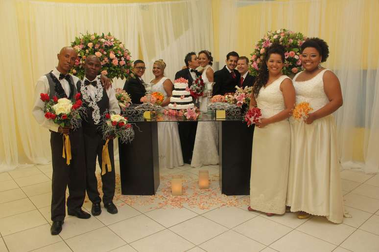 Casamento coletivo entre pessoas do mesmo sexo foi realizado no templo da Igreja Cristã Contemporânea em São Paulo