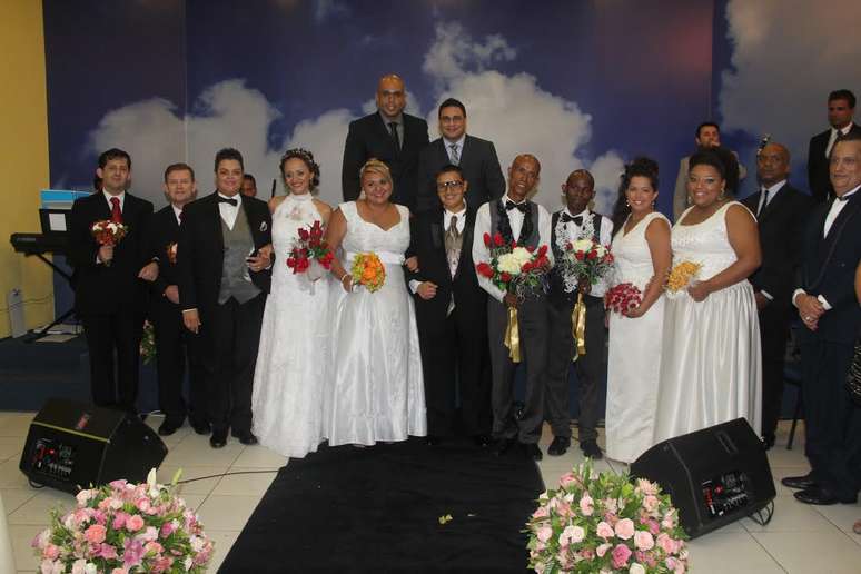 Cinco casais participaram da cerimônia