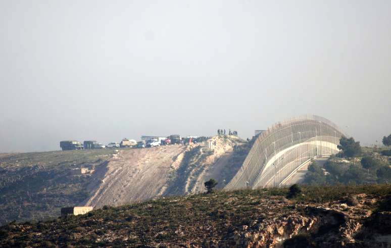 <p>Centenas de imigrantes africanos ultrapassaram a cerca que separa Marrocos de Melilla e chegaram ao território espanhol nesta terça-feira</p>