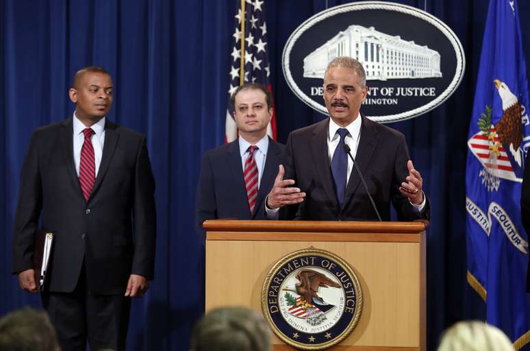 <p>O secretário de Justiça dos EUA, Eric Holder,admitiu durante coletiva de imprensa que tem conversado com o governo Malaio e que fornecerá a ajuda necessária</p>