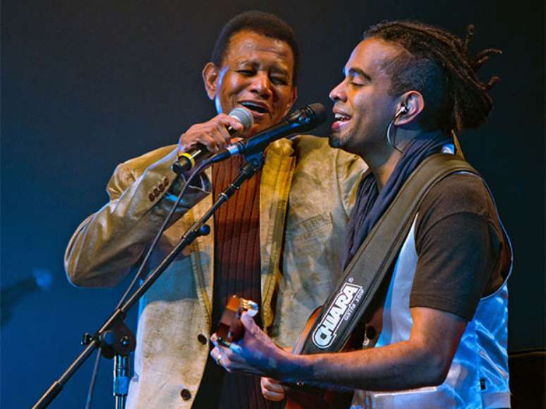 Jair Rodrigues lança disco duplo com sambas; Jairzinho registrou apresentação para comemorar 30 anos de carreira