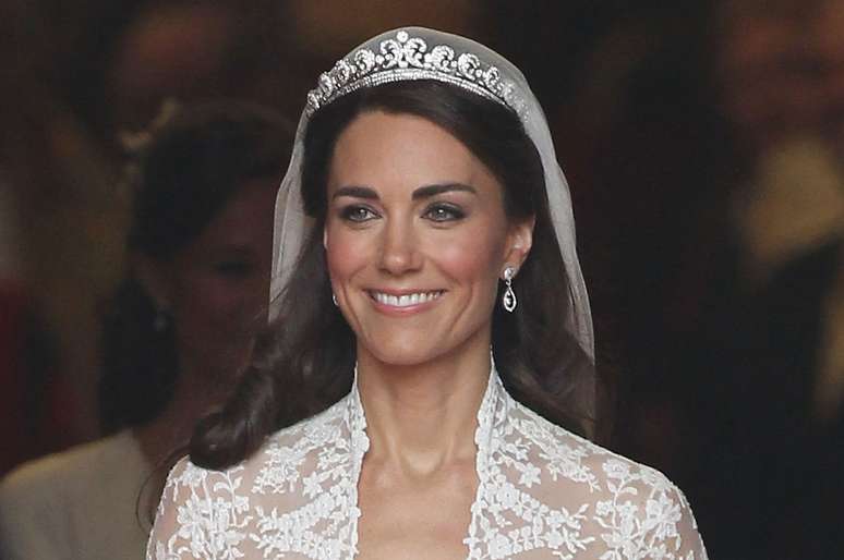 Desde que usou uma tiara cravejada de diamantes em seu casamento com o príncipe William, a duquesa de Cambridge, Kate Middleton, inspira mulheres a exibir esse tipo de acessório no cabelo