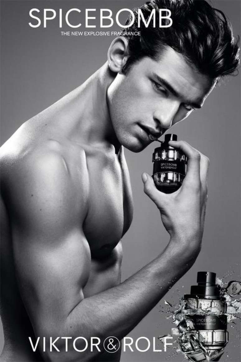 <p>Sean O'Pry em campanha para Viktor&Rolf</p>