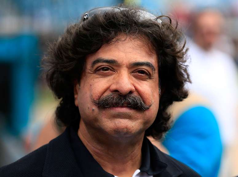 Shahid Khan (bilion&aacute;rio paquistan&ecirc;s, dono do Fulham e do Jacksonville Jaguars)