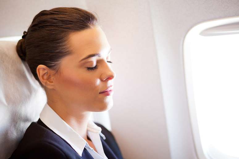Durante as viagens demoradas, é bastante comum as mulheres sentirem a pele mais rígida, enrugada e com irritações