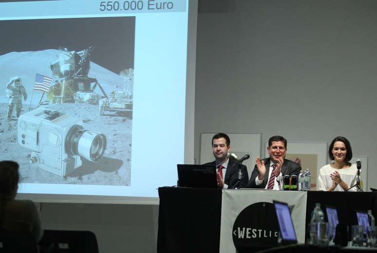 Áustria - Câmera datada de 1968, que teria ido em missão à Lua, foi leiloada por mais de R$ 1 milhão 
