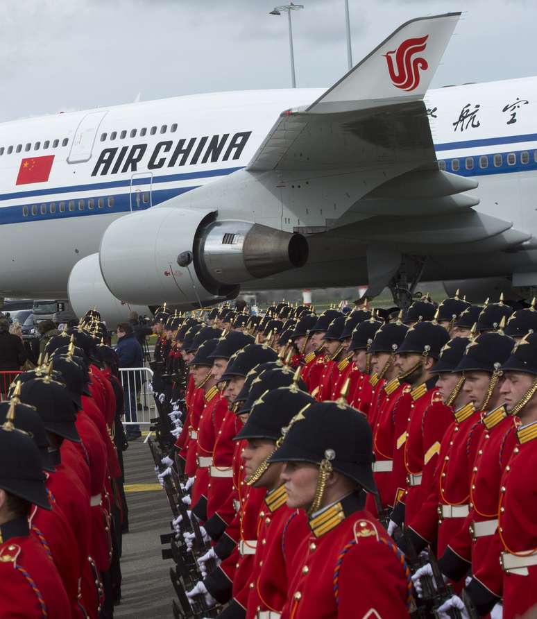 Guarda de honra recebe presidente chinês na Holanda. Xi Jinping chegou ao país neste sábado