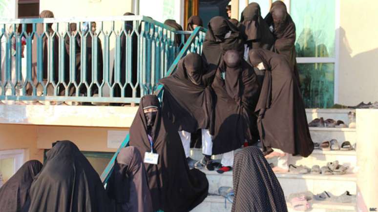 Uma escola religiosa não registrada no norte do Afeganistão está sendo acusada de radicalizar milhares de mulheres muçulmanas