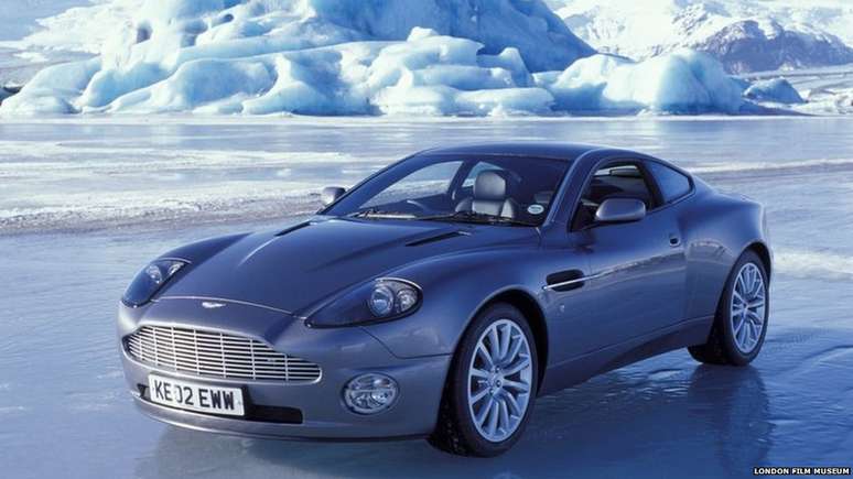 <p>Aston Martin V12 Vanquish, modelo do filme '007 - Um Novo Dia para Morrer'</p>