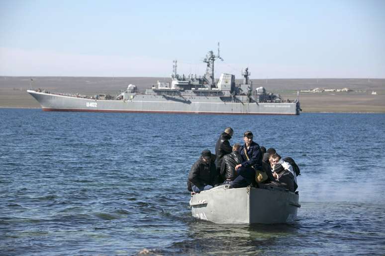 Tripulação do último navio ucraniano bloqueado em área de desembarque 