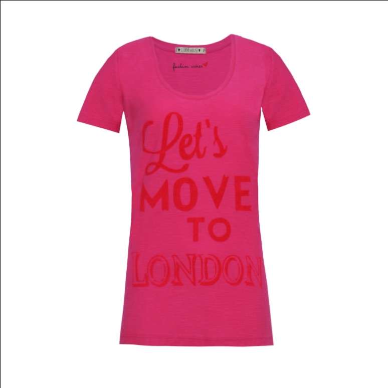 Julie Chermann lança coleção de camisetas com a C&A