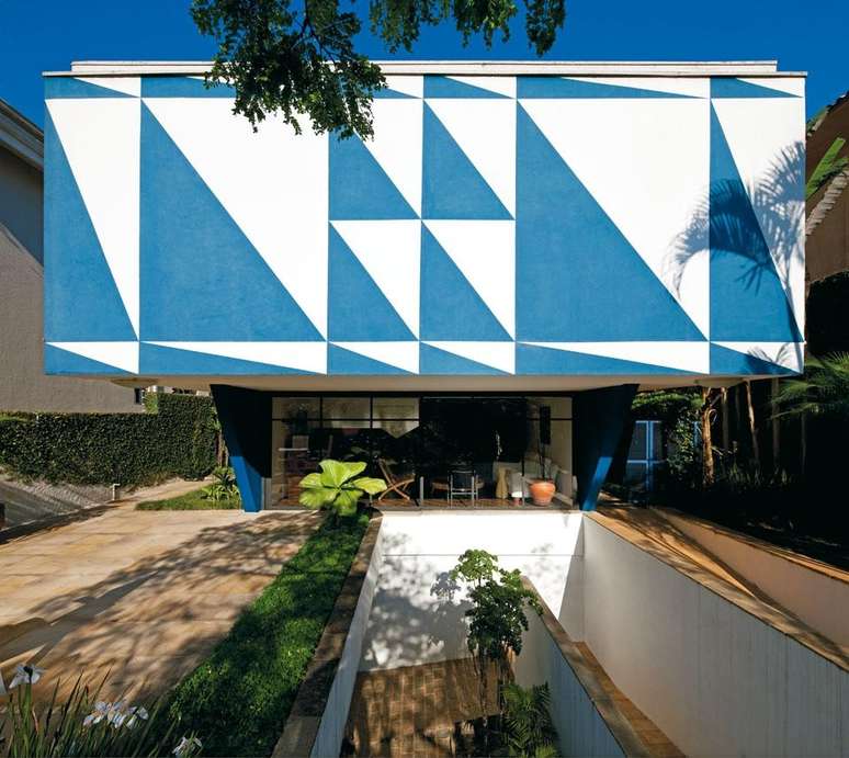 Em 2015, comemoram-se os 100 anos do nascimento de Vilanova Artigas, um dos mais importantes arquitetos do Brasil. Para celebrar a data, a família prepara uma série de eventos e lançamentos que vão relembrar os grandes projetos do criador da Faculdade de Arquitetura e Urbanismo (FAU) da USP e do Estádio do Morumbi