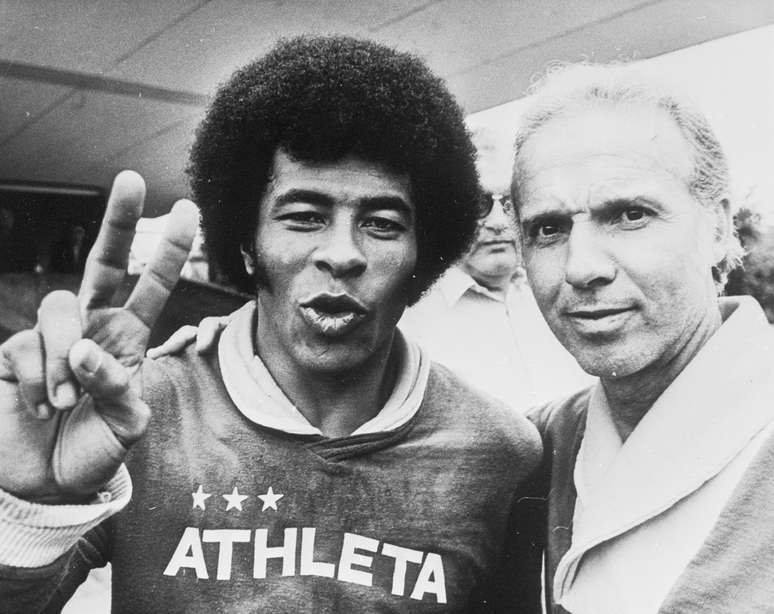 <p>Jairzinho foi um dos destaques no Brasil na Sele&ccedil;&atilde;o do tri, em 1970, comandada por Zagallo (&agrave; direita)</p>