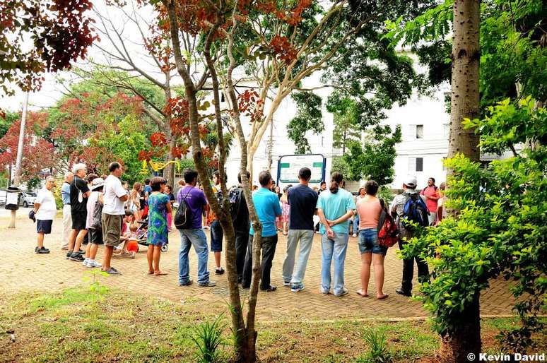 Grupo se reuniu na manh&atilde; de s&aacute;bado na pra&ccedil;a Elis Regina