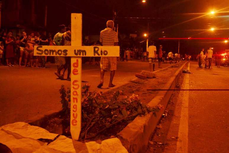 Moradores se revoltam com atropelamento por ônibus, que matou três na região