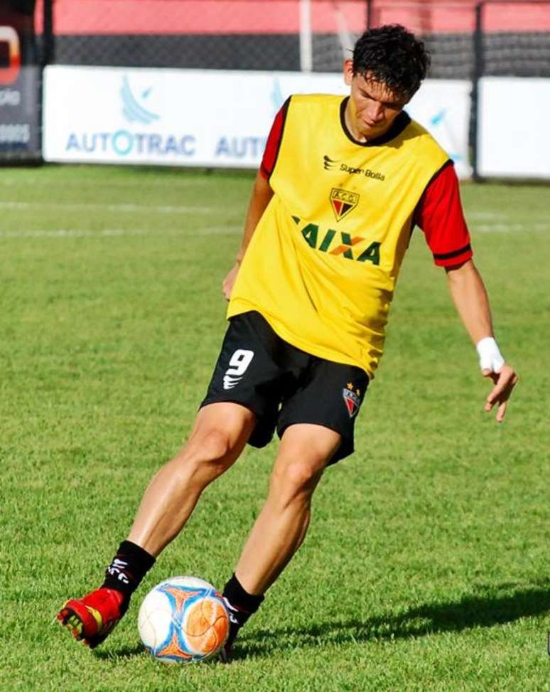 <p>Júnior Viçosa é artilheiro do Atlético-GO em 2014 com 13 gols</p>
