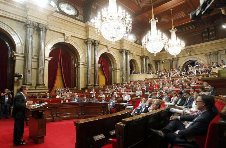 <p>O Tribunal&nbsp;Constitucional aceitou, por unanimidade, nesta ter&ccedil;a-feira, 25, o&nbsp;recurso do&nbsp;Governo da Espanha&nbsp;contra a declara&ccedil;&atilde;o&nbsp;de soberania introduzida&nbsp;pela Catalunha</p>