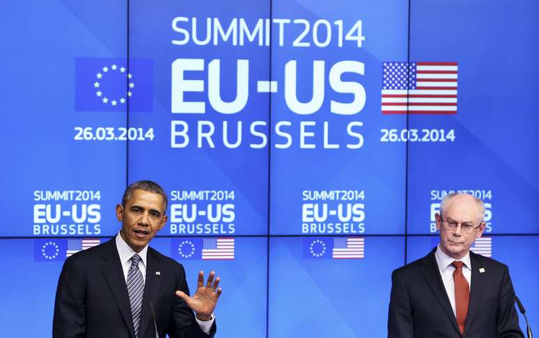 <p>O presidente dos EUA Barack Obama e presidente do Conselho Europeu Herman Van Rompuy participam de conferência de imprensa conjunta durante encontro UE-EUA, em Bruxelas, nesta quarta-feira, 26 de março</p>