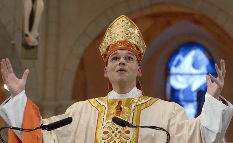 <p>Dom Franz-Peter Tebartz-van Elst em seu discurso de posse durante um culto de adoração na Catedral de Limburgo, em 20 de janeiro de 2008</p>