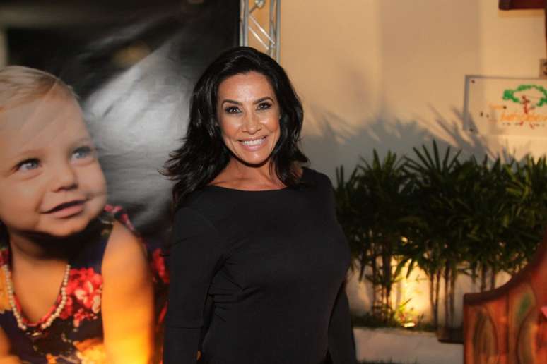 Sheila Mello e Fernando Scherer, o Xuxa, comemoraram o anivers&aacute;rio de um ano da filha, a pequena Brenda, nesta quarta-feira (26), em um buffet na capital paulista. Na festa, o casal recebeu famosos como Scheila Carvalho, Iris Stefanelli, o ex-nadador Gustavo Borges e o cantor Mauricio Manieri