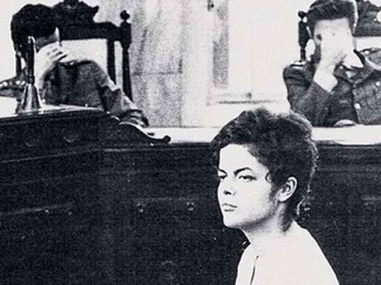 Dilma Rousseff, aos 22 anos, interrogada pelos agentes da ditadura militar brasileira (1965-1985)