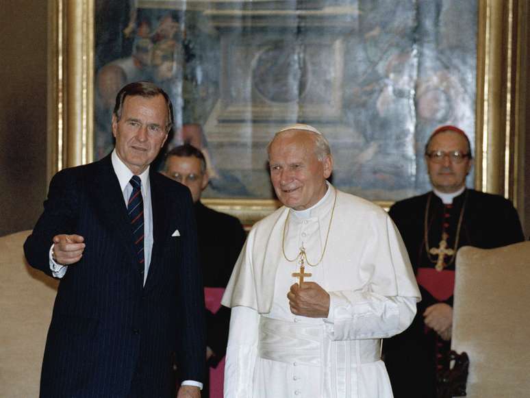 <p>João Paulo II foi proclamado santo no dia 27 de abril</p>