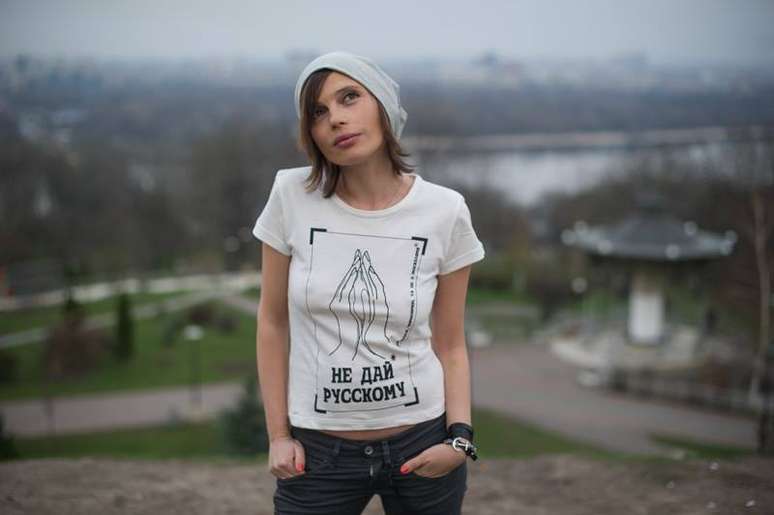 <p>A jornalista e cantora ucraniana Irena Karpa aderiu à campanha</p>