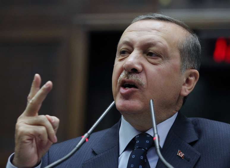<p>O primeiro-ministro Recep Tayyip Erdogan e seus ministros são acusados de envolvimento em esquemas de corrupção</p>