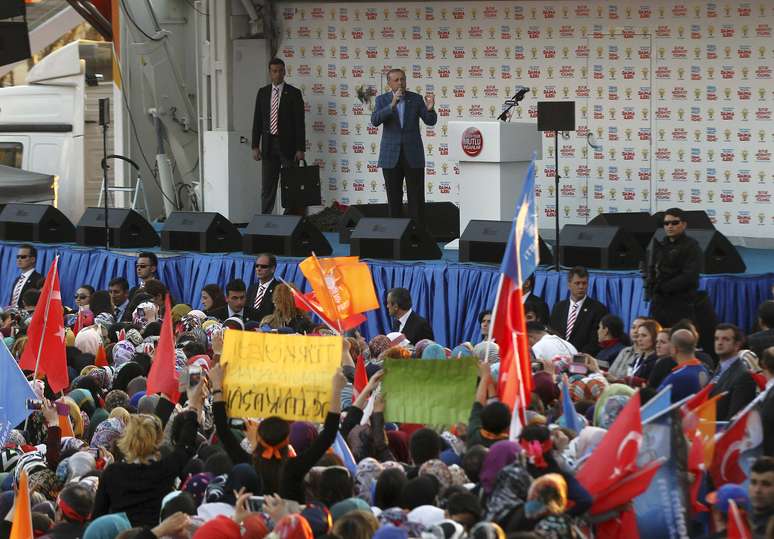 <p>De olho nas eleições presidenciais de outubro, Erdogan participa de comícios de partidários em cidades da Turquia</p>