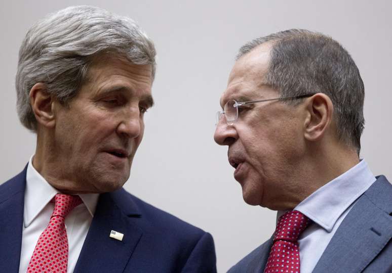 <p>Secretário de Estado dos EUA John Kerry, à esquerda, e chanceler da Rússia, Sergey Lavrov, em encontro nas Nações Unidas, em Genebra, Suíça, em 24 de novembro de 2013 </p>