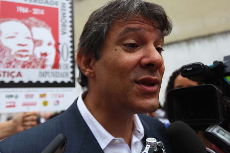 <p>O ato foi feito no p&aacute;tio do pr&eacute;dio&nbsp;onde hoje funciona o 36&ordm; DP. Na foto, o prefeito de S&atilde;o Paulo, Fernando Haddad</p>