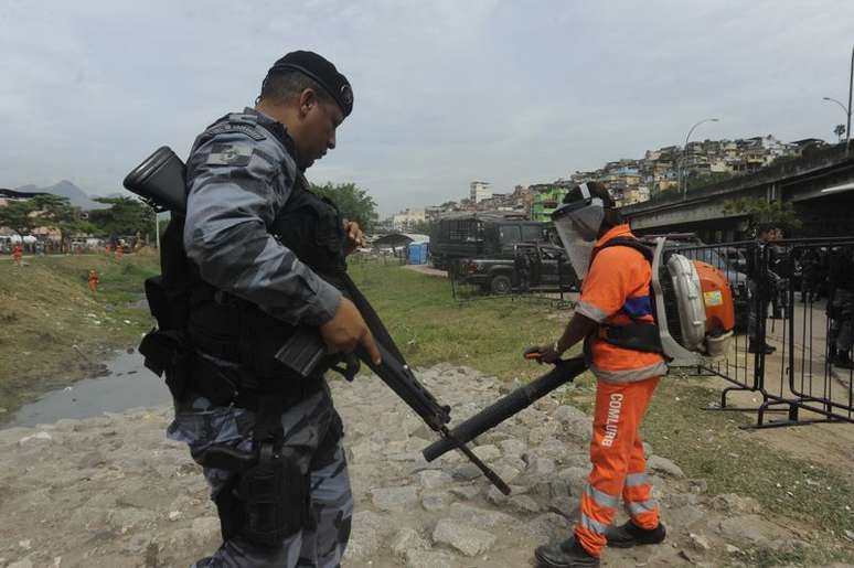 Primeiro dia útil após a ocupação pelas forças de segurança do Estado nas favelas do Complexo da Maré