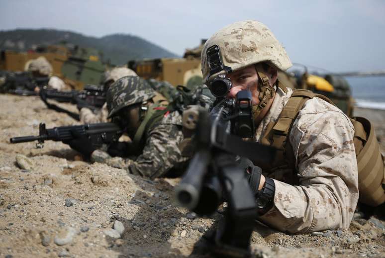 Soldados americanos e sul coreanos se unem em operação em Pohang nesta segunda-feira