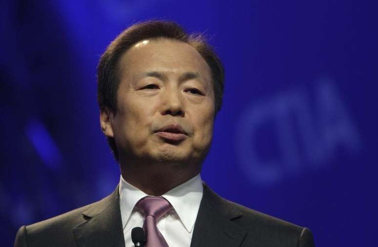 <p>Co-presidente-executivo da Sasmung, J.K. Shin j&aacute; sabe que continuar&aacute; liderando a divis&atilde;o de aparelhos m&oacute;veis da Samsung</p>