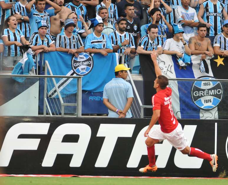 Repórter conta tumulto com membro do Corinthians na Arena do Grêmio