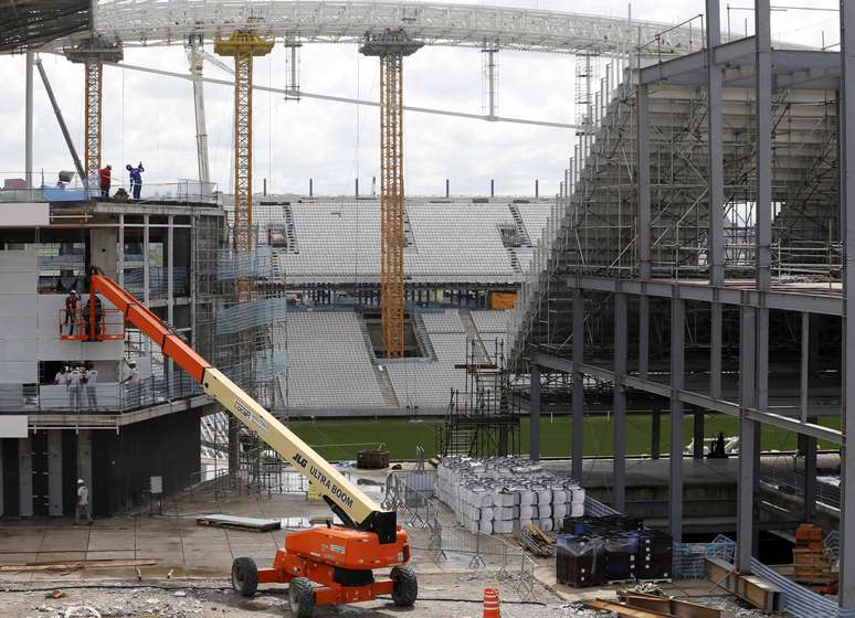 <p>Arena Corinthians teve obra embargada por causa de irregularidades</p>