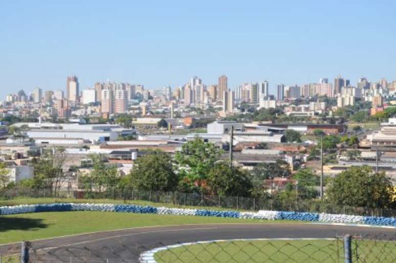 <p>Primeira vota&ccedil;&atilde;o deu parecer contr&aacute;rio ao novo nome do aut&oacute;dromo, mas projeto de lei passar&aacute; por nova aprecia&ccedil;&atilde;o nesta ter&ccedil;a-feira</p>