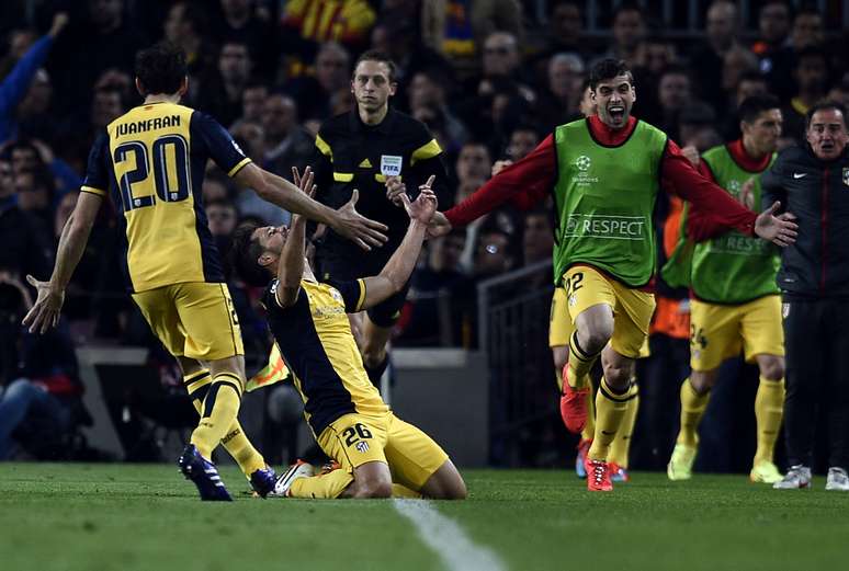 Diego surpreendeu defesa do Barcelona e marcou golaço