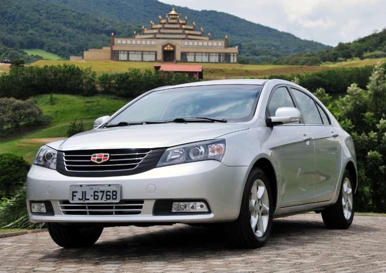 Geely EC7; sedã é o veículo de estreia da marca chinesa em sua primeira concessionária no Brasil