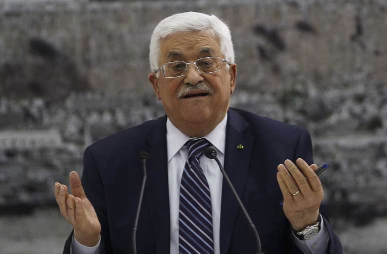 <p>O presidente palestino, Mahmoud Abbas, voltou a reclamar da demora de Israel em libertar&nbsp;prisioneiros,&nbsp;decis&atilde;o que vem prejudicando os esfor&ccedil;os dos Estados Unidos de salvar as negocia&ccedil;&otilde;e de paz&nbsp;</p>