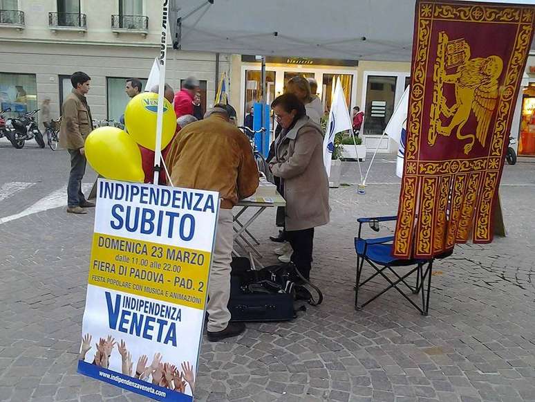 Membros do Indipendenza Veneta fazem campanha na região
