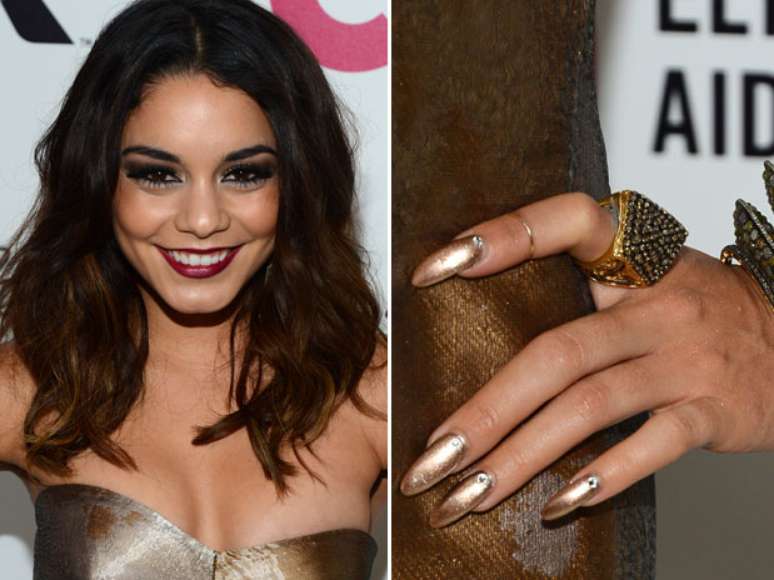 <p>As unhas da atriz e cantora americana Vanessa Hudgens chamaram atenção: formato de garra, esmalte metalizado dourado e strass colado na meia-lua</p>