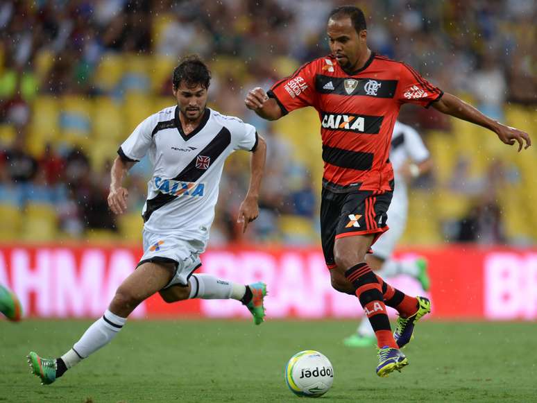 Flamengo, de Alecsandro, e Vasco, de Pedro Ken, recebem R$ 40 milhões da Caixa