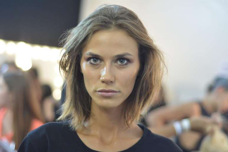 <p>Renata Kuerten no backstage de Lilly Sarti</p>