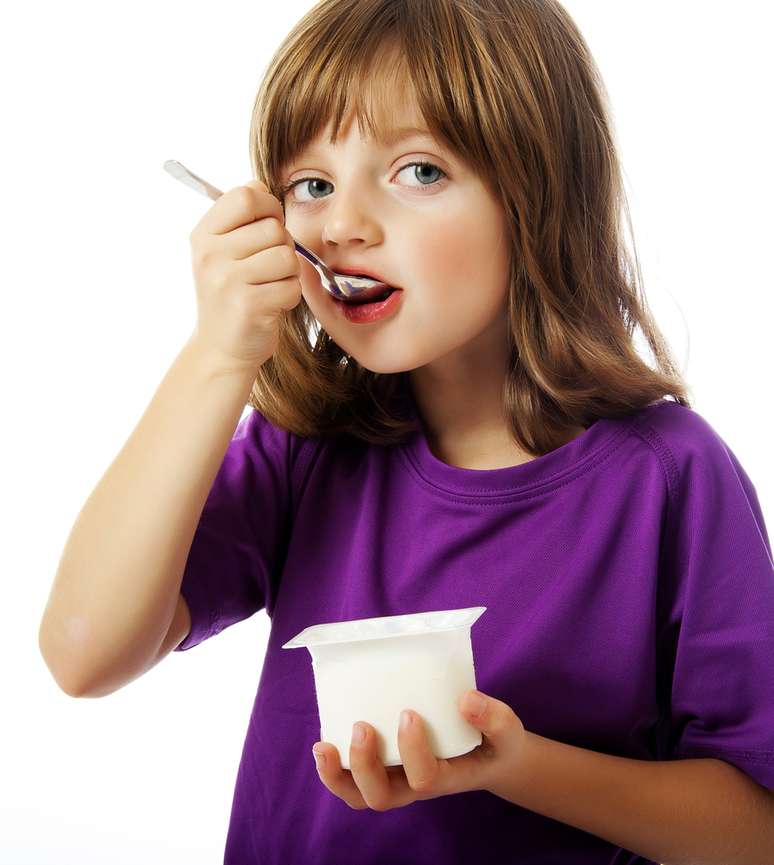 O iogurte pode substituir o leite, mas é necessário ter uma alimentação equilibrada, que alie o consumo de outras bebidas lácteas e derivados de leite