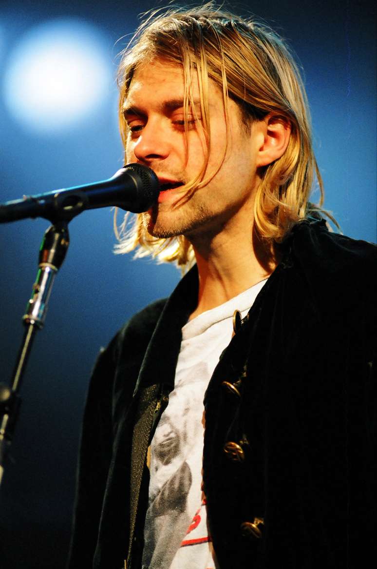 Kurt Cobain, líder do Nirvana, tirou sua própria vida em 5 de abril de 1994; depois de fugir de período em reabilitação, músico foi encontrado sem vida em sua casa com um tiro na cabeça