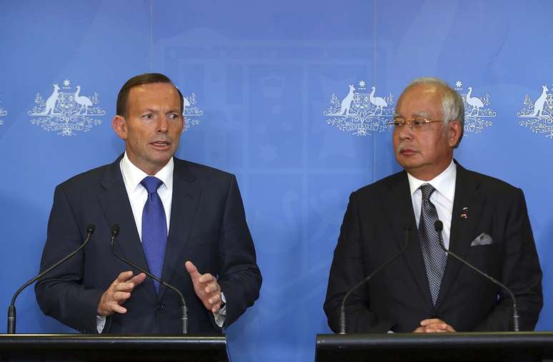 Ao lado do colega malaio Najib Razak, o premiê da Austrália, Tony Abbott disse não serão poupados esforços para encontrar o voo MH370
